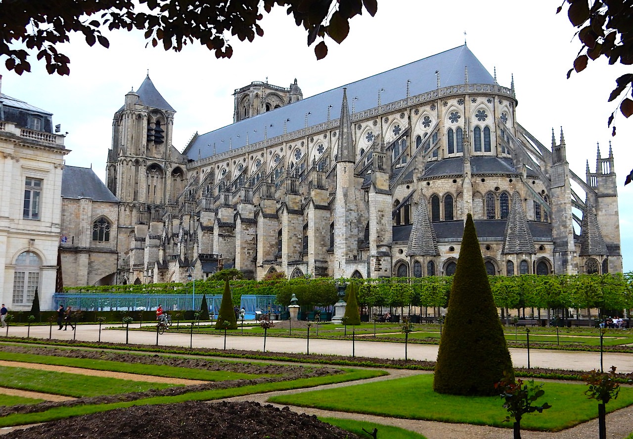ジグソーパズルのヒント：ブールジュ大聖堂（フランス）
