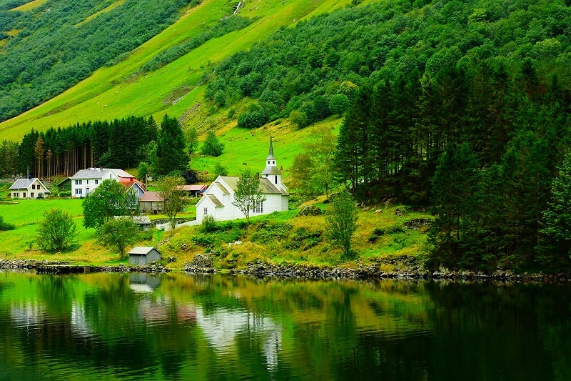 ジグソーパズルのヒント：山と湖（ノルウェー）