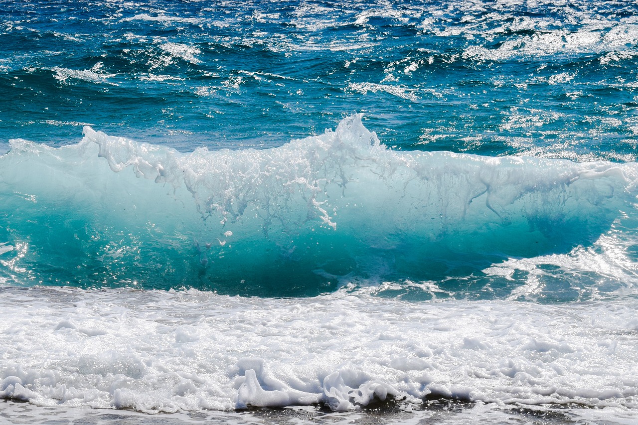 ジグソーパズルのヒント：波の水しぶき