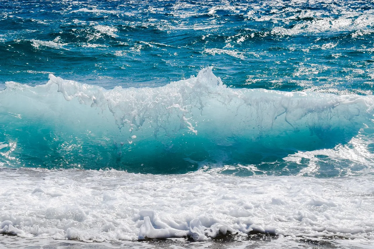 ジグソーパズルのヒント:波の水しぶき