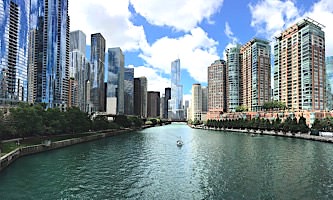 無料ジグソーパズルゲーム「街中を流れる川（シカゴ）」