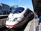 無料ジグソーパズルゲーム「駅を通り過ぎる特急電車」