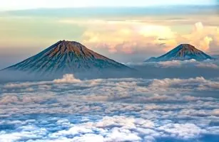 無料ジグソーパズルゲーム「シンドロ山（インドネシア）」